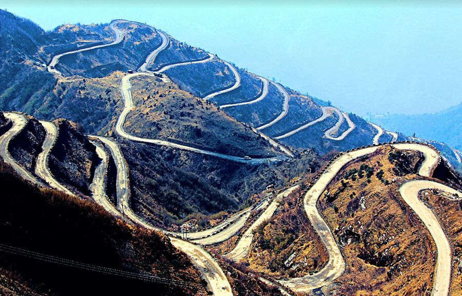 Auto Blog Review Sichuan-Tibet-Highway Top 10 Most Dangerous Roads in the World